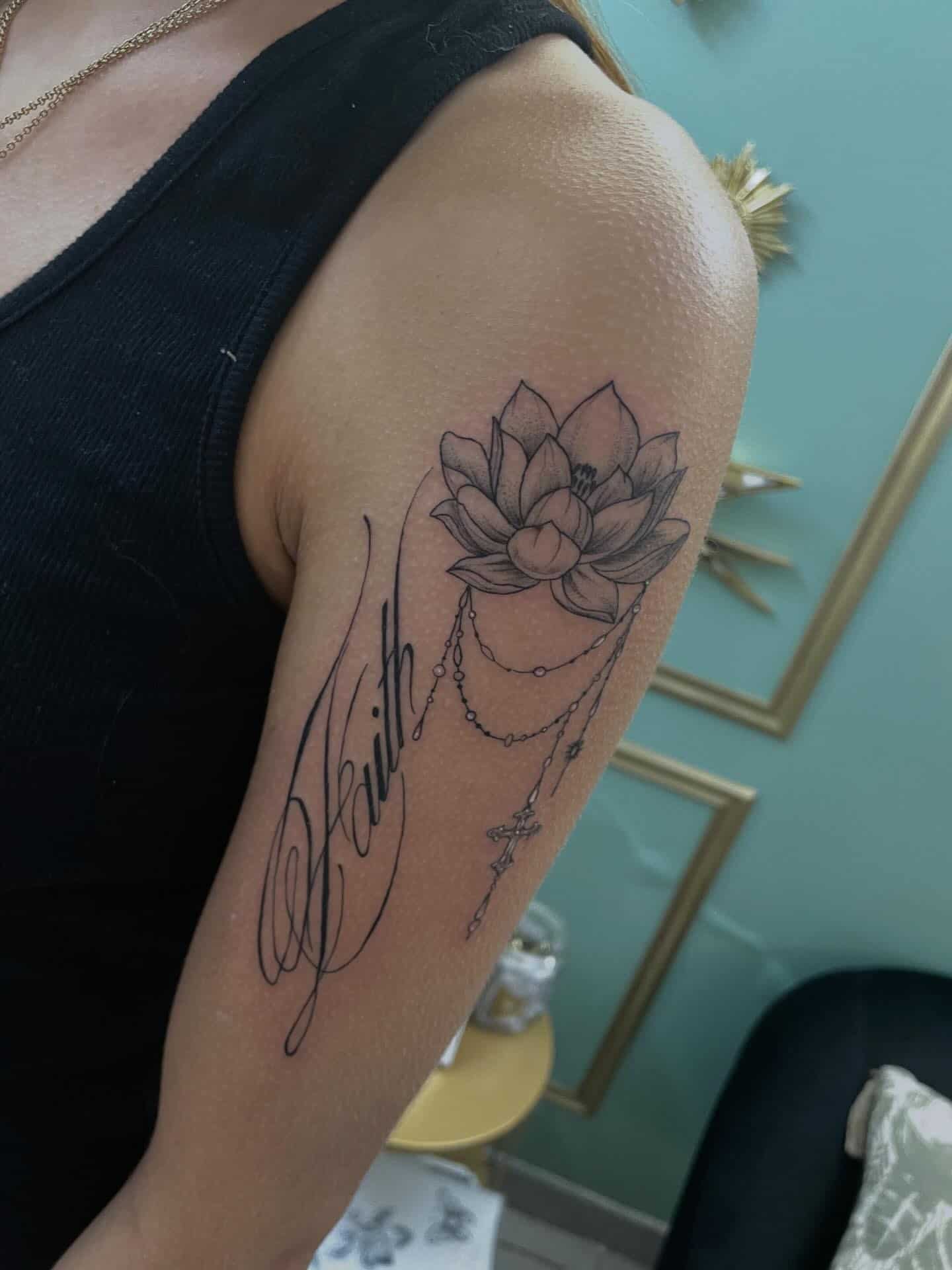 Tatouage délicat Lucia - Dermagraphic Fréjus