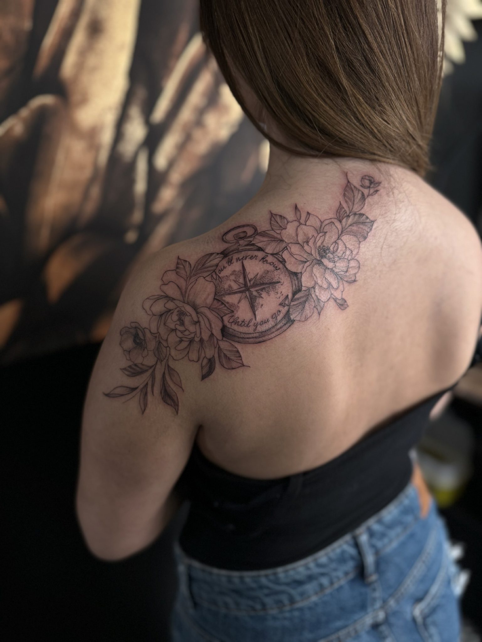 Tatouage fine line ornemental Cartis - Tatoueuse Fréjus Var